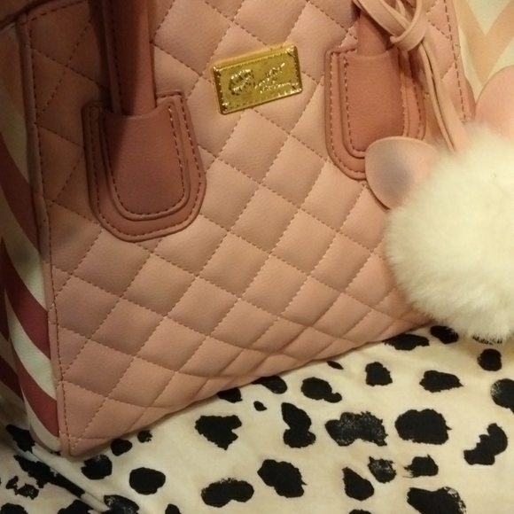 Iam selling a Betsey Johnson bag - Picture 2 of 8